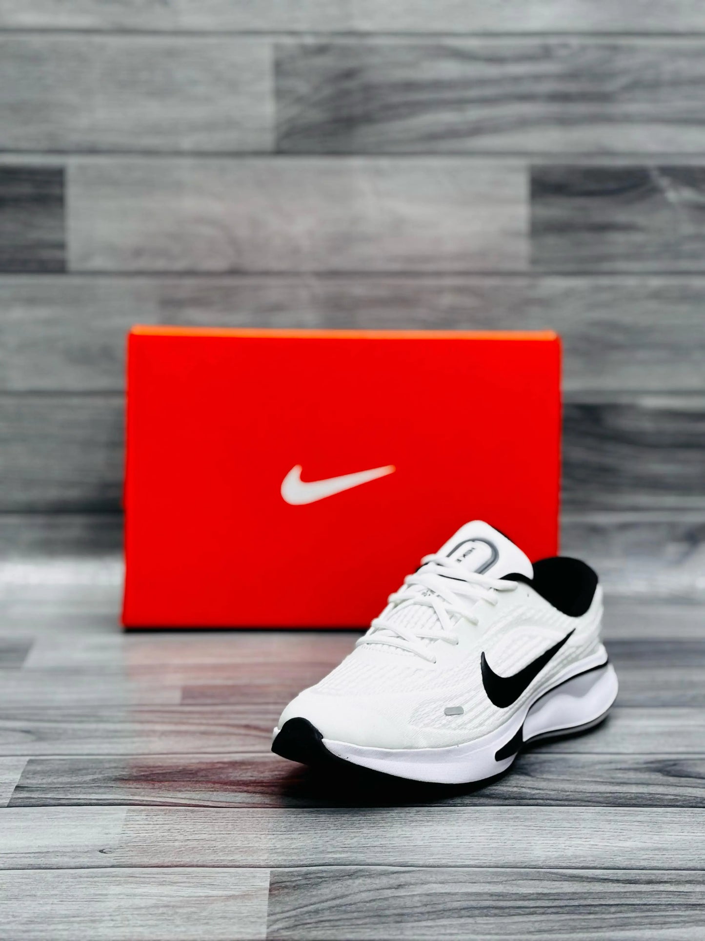 Nike Journey Run (Black Stripe) Nike