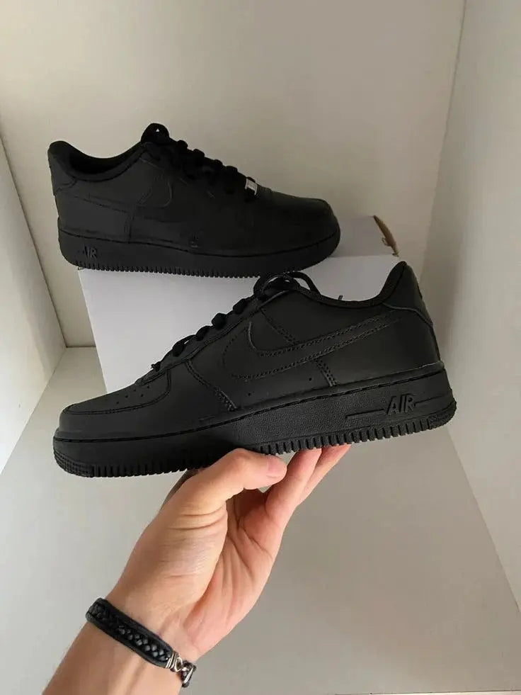 Nike Air Force 1 (Black)