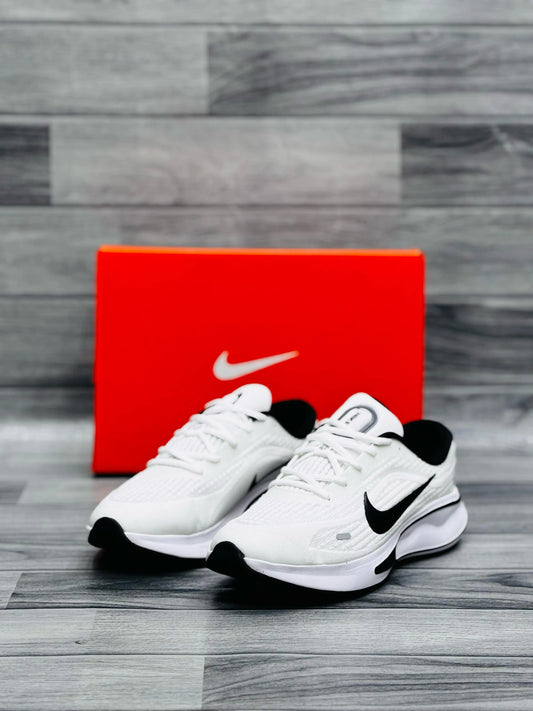 Nike Journey Run (Black Stripe) Nike