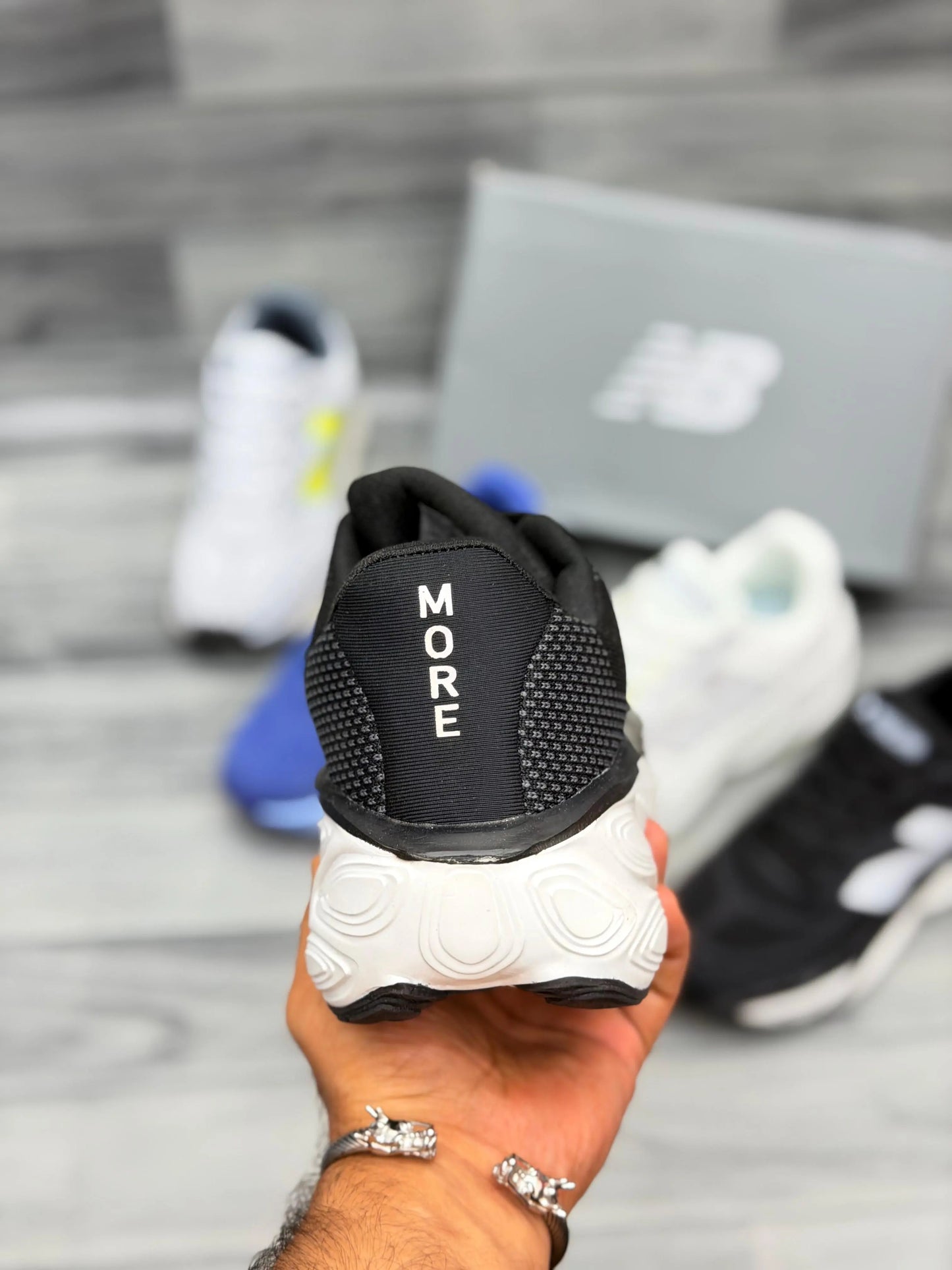 NB Fresh Foam X More V5 - Black Prime Walks