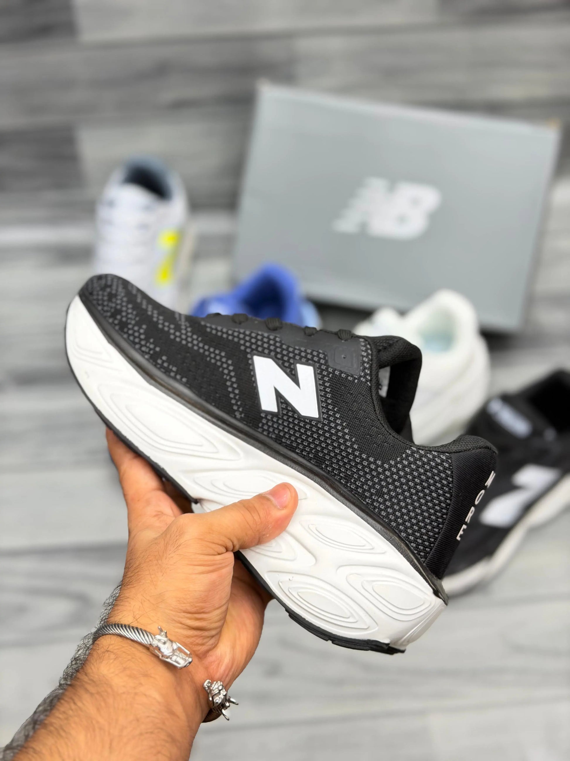 NB Fresh Foam X More V5 - Black Prime Walks